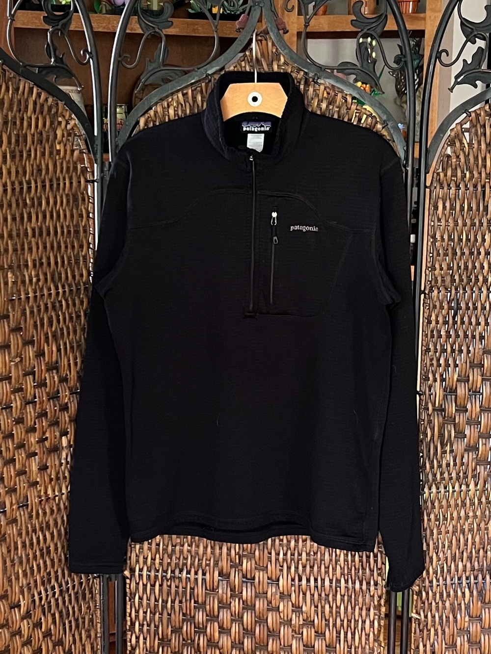 M Patagonia Capilene Black 1/4 Zip Sweatshirt